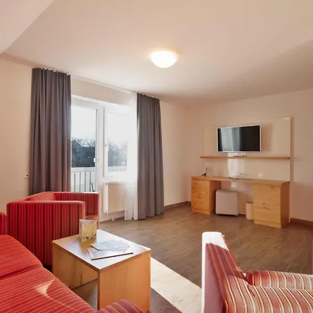 里布兰德酒店 4*